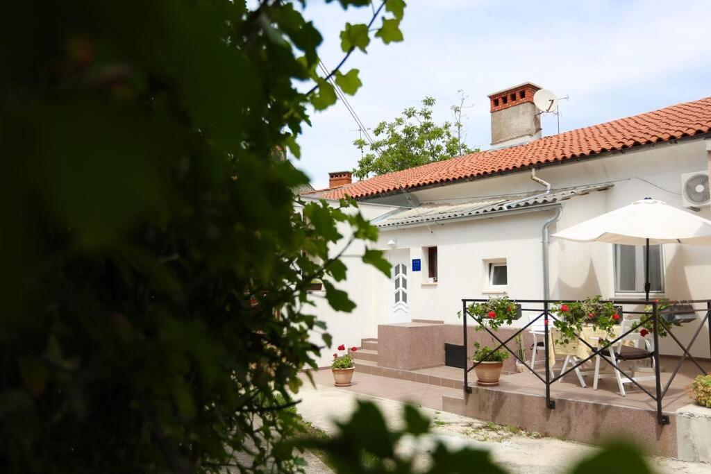 Charming Apartment In Town Center Pula Extérieur photo