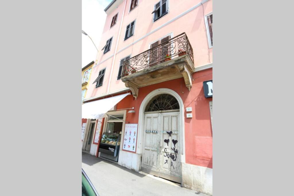 Charming Apartment In Town Center Pula Extérieur photo