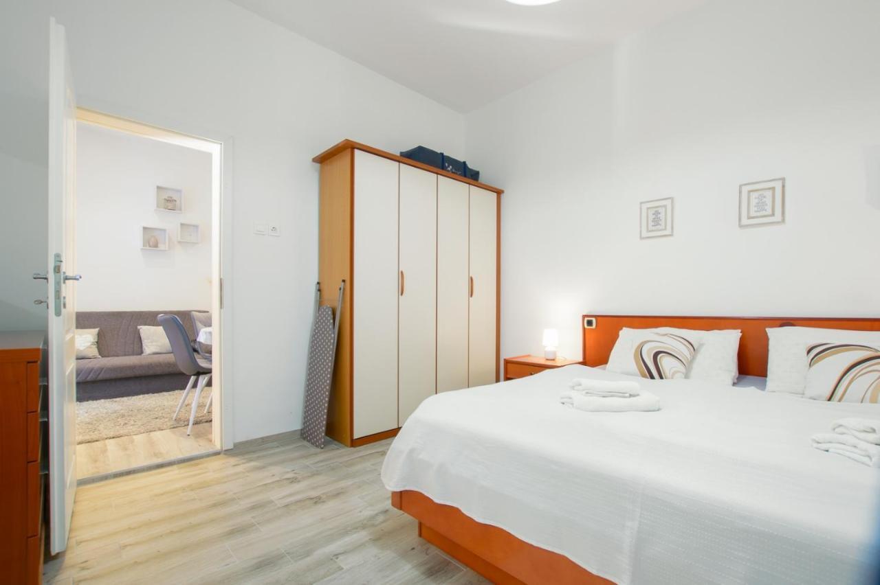 Charming Apartment In Town Center Pula Extérieur photo