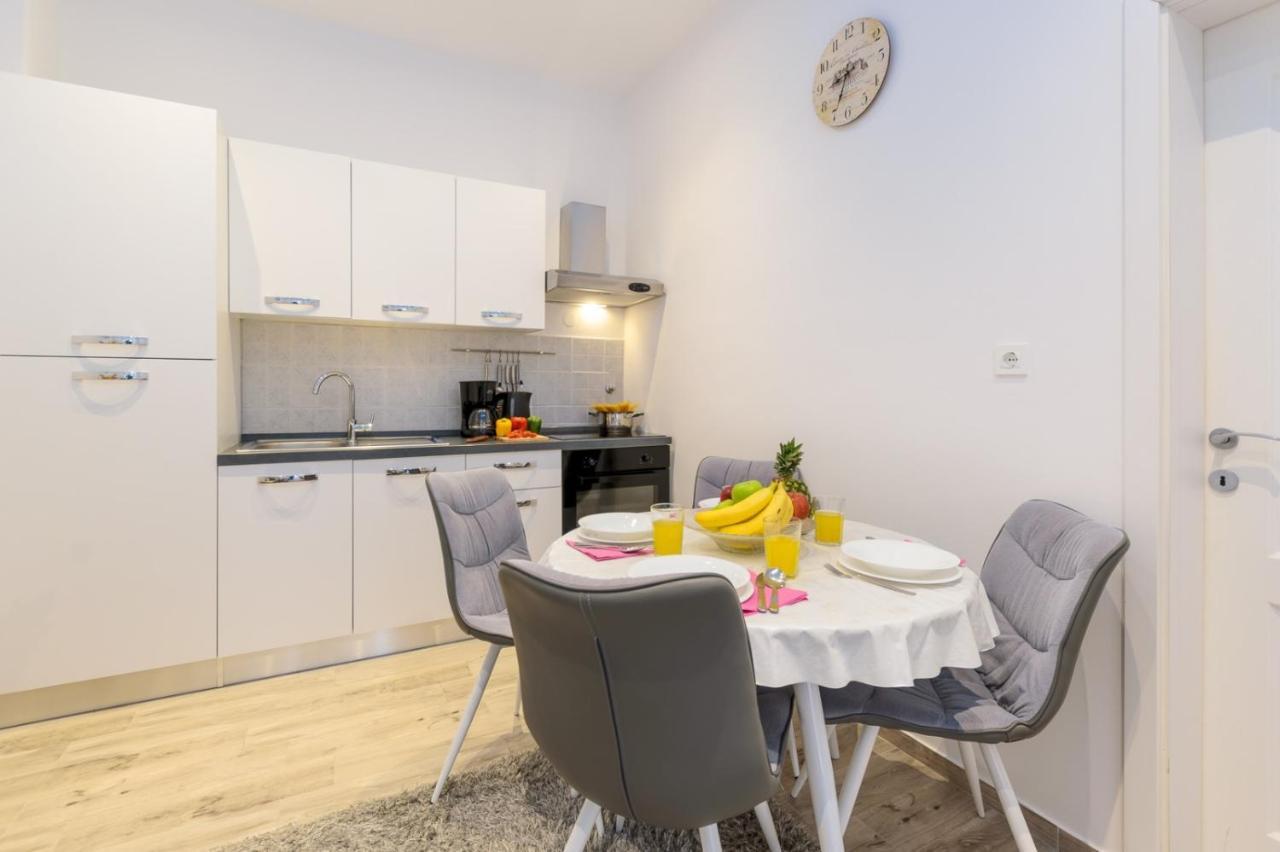 Charming Apartment In Town Center Pula Extérieur photo