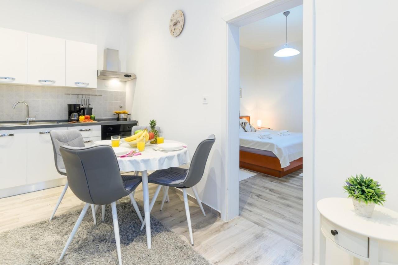 Charming Apartment In Town Center Pula Extérieur photo